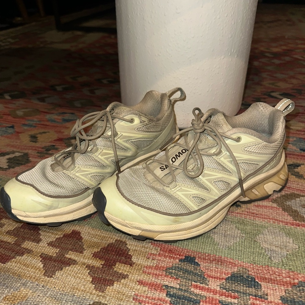 Salomon Sneakers in Beige and Light Gray